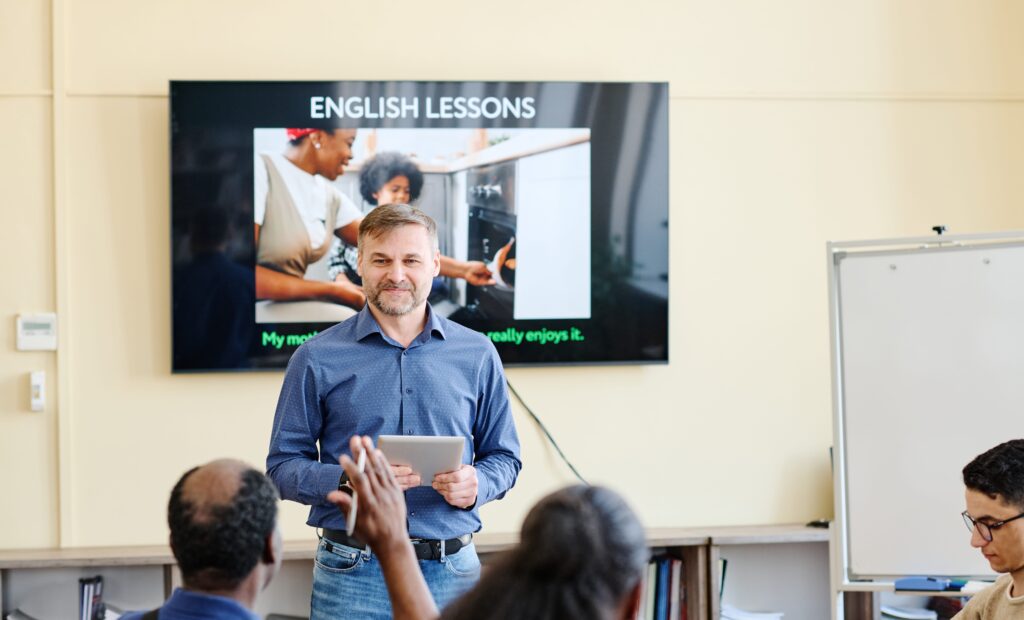 Cómo mejorar tu inglés laboral sin gastar dinero