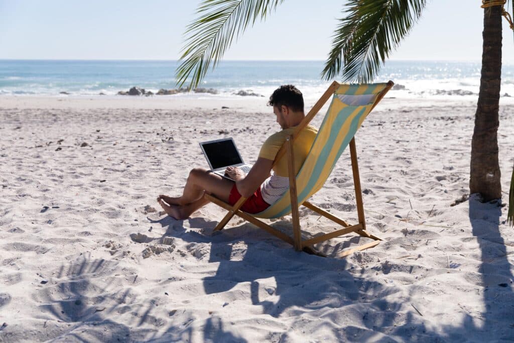¿Puedo trabajar remoto en USA con visa de turista?