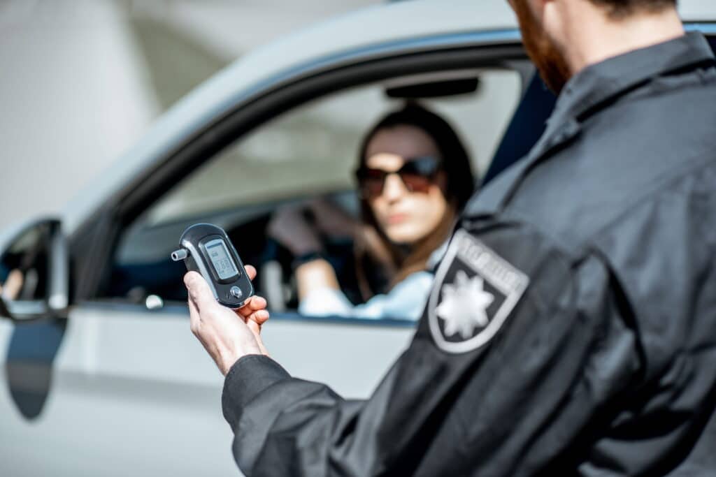 Cómo un “DUI” puede afectar tu estatus migratorio en USA