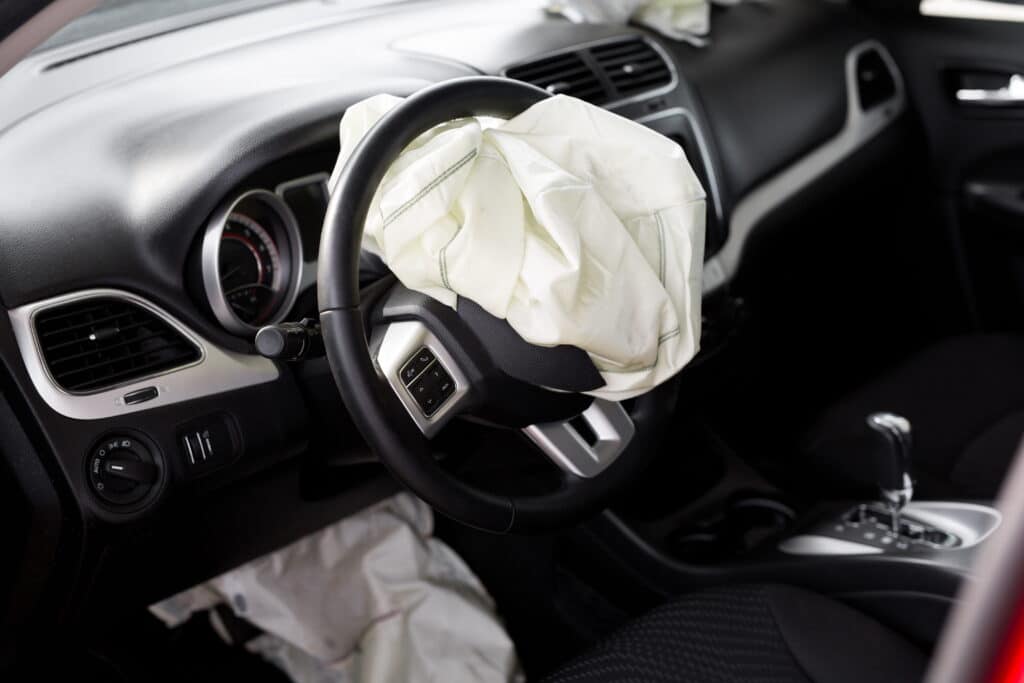 Defectos de fábrica en autos: lo que debes saber después de un accidente
