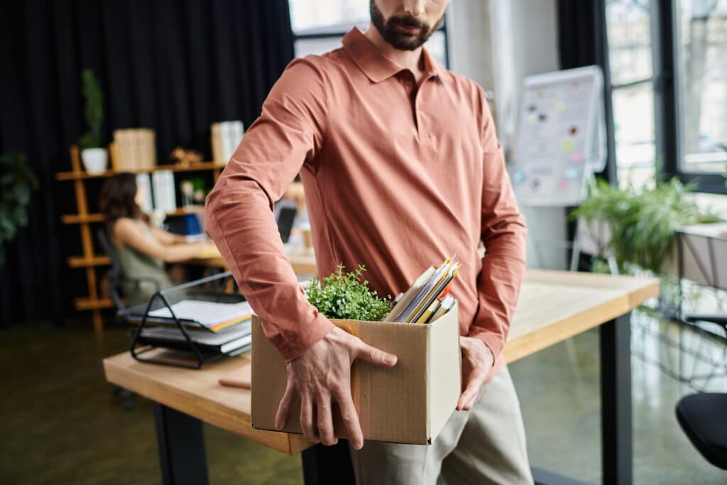 Qué pasa con tu visa de trabajo si pierdes tu empleo en USA