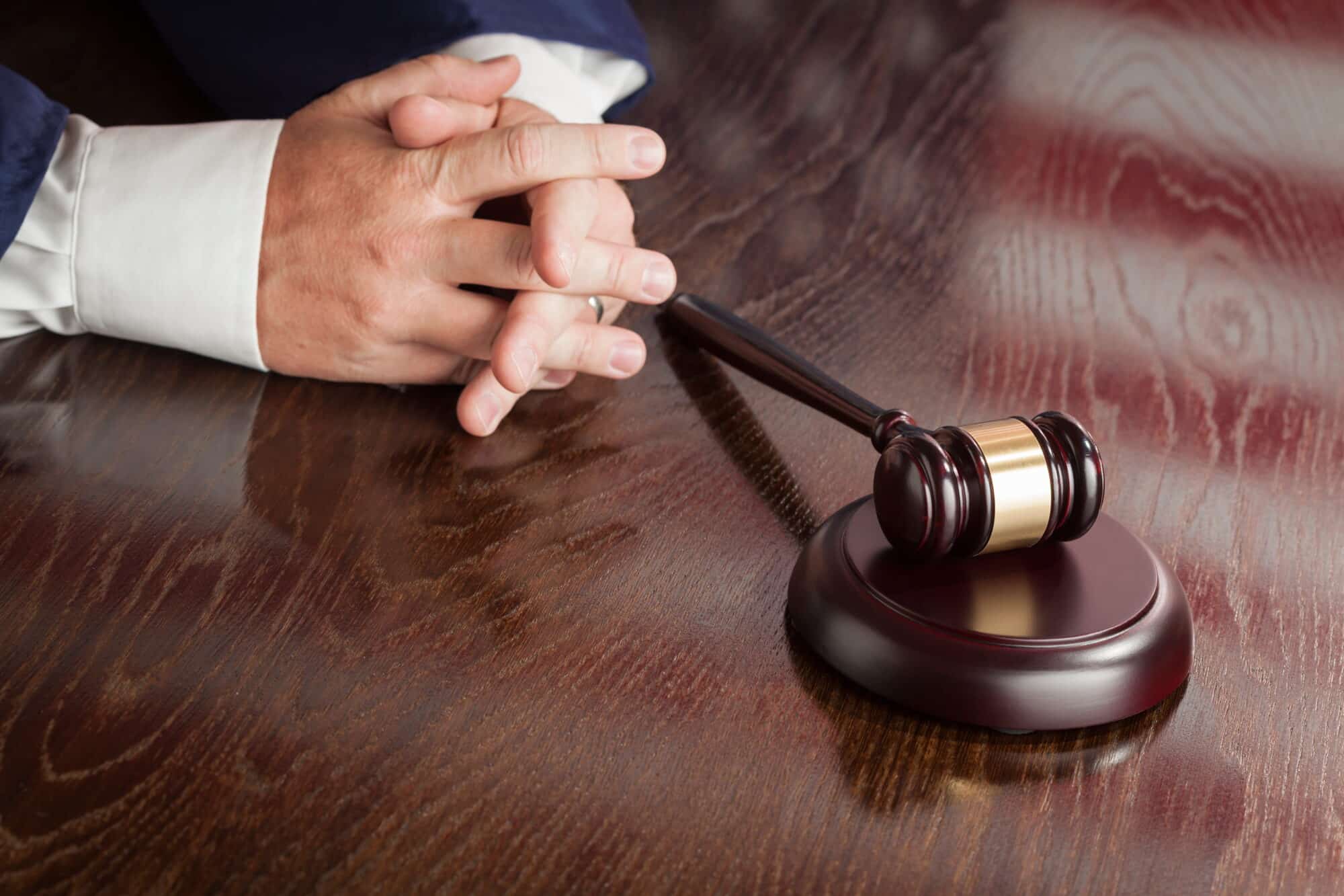 Un juez federal frena partes clave de la ley SB 4 de Texas