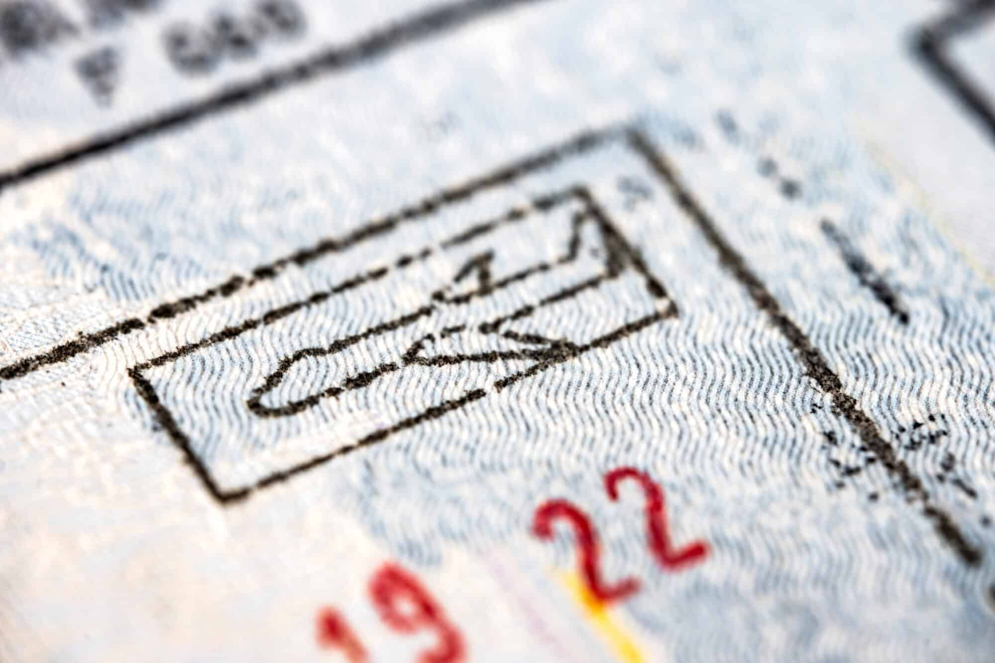 Mi visa expiró mientras estaba en USA: ¿estoy en problemas?