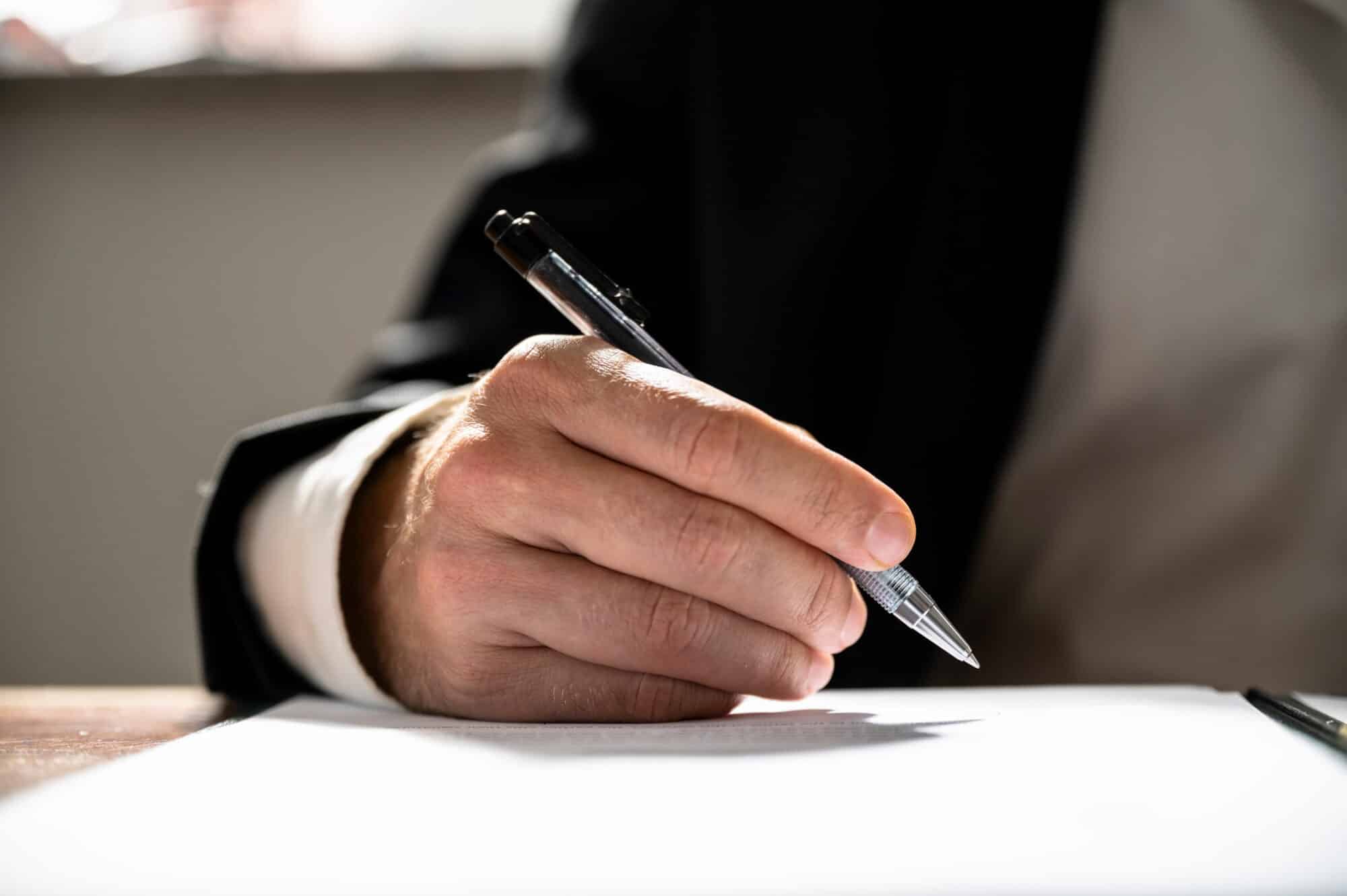 USCIS podrá negar tu solicitud si la firma no es válida